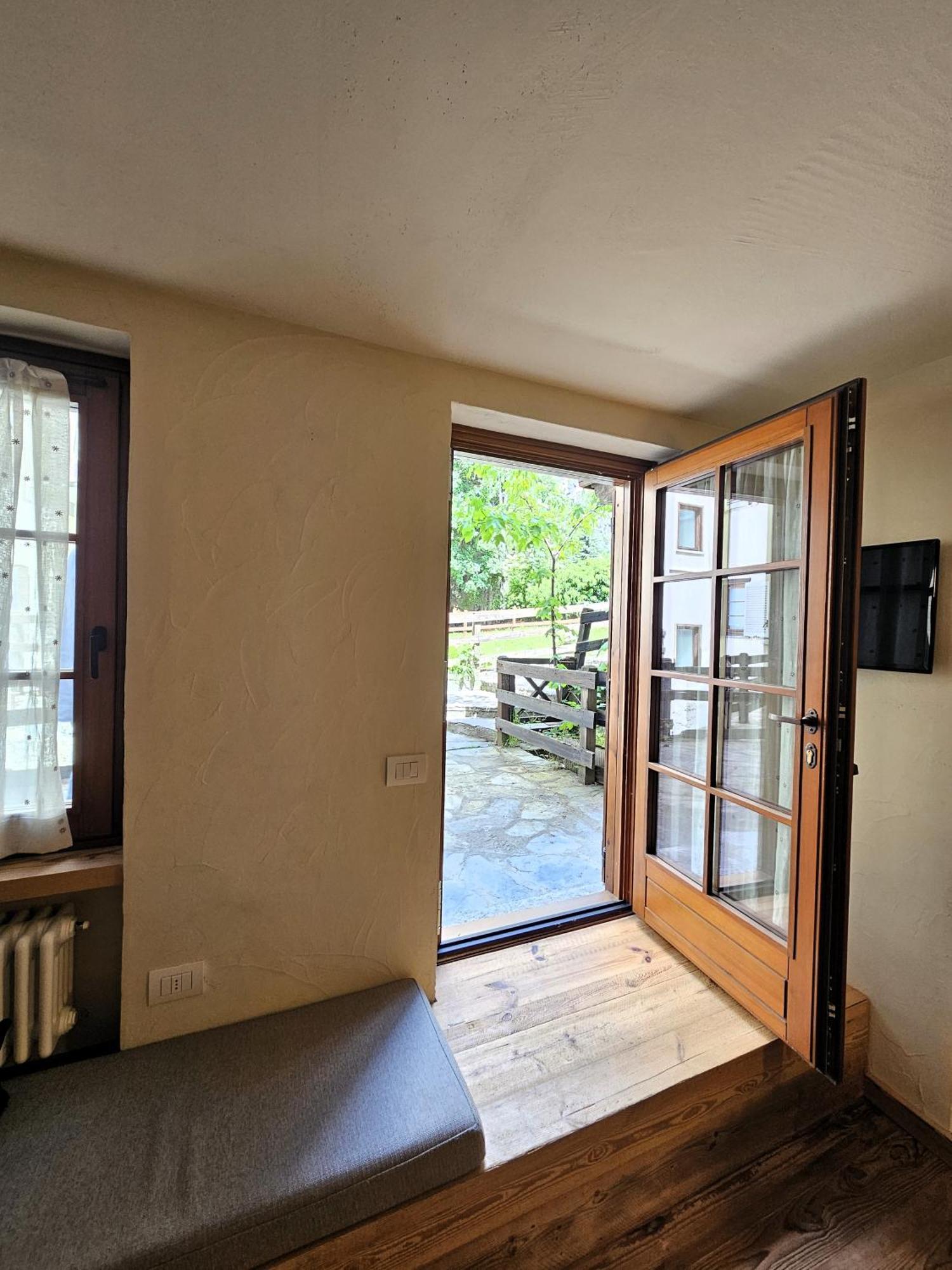 Maison Les Amis Du Bois Courmayeur Exteriér fotografie