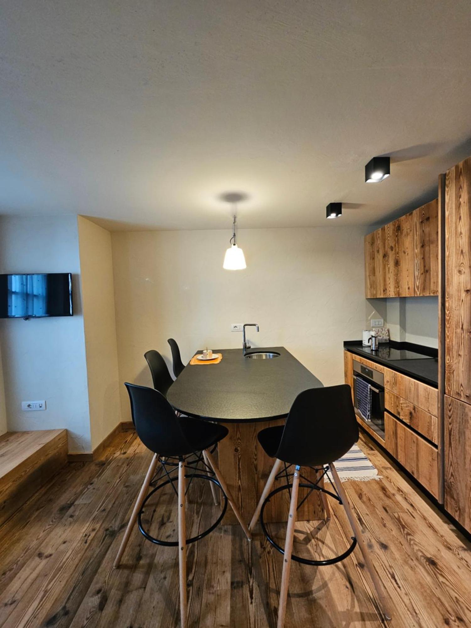 Maison Les Amis Du Bois Courmayeur Exteriér fotografie